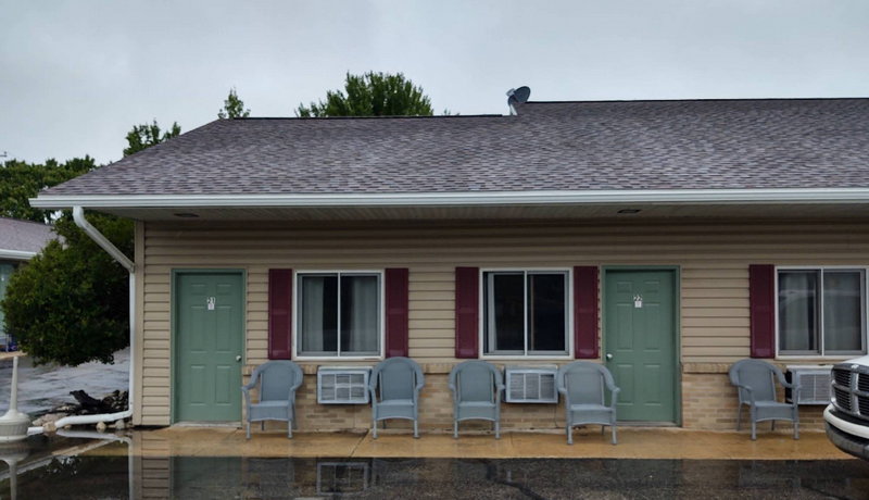 Fox River Motel - From Fox River Motel Web Listing (newer photo)